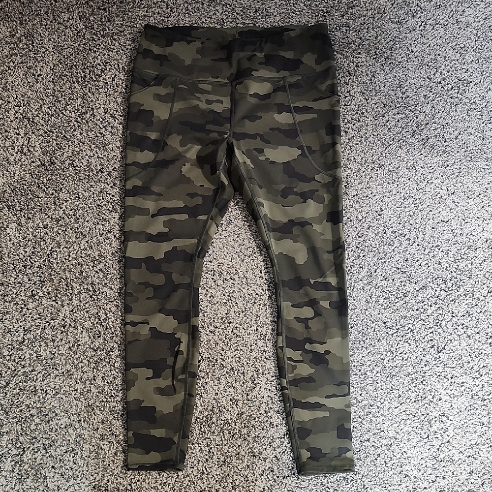 (Sold) Duluth Trading Co Green Camouflage Leggings
